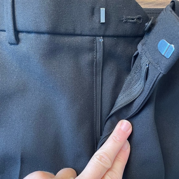 Uniqulo Women’s Airsense Pants (black, XS) - Picture 8 of 10